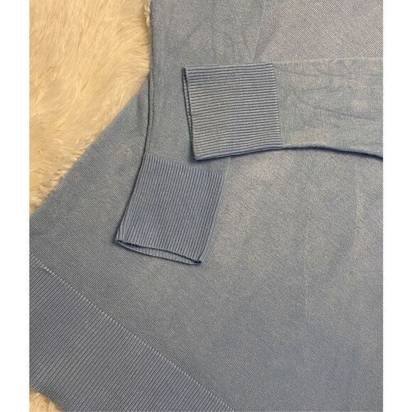 Liz Lange Maternity SZ M Woman’s Stylish Baby Blue V-Neck Top/Blouse/Sweater - Picture 9 of 10